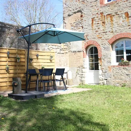 Holiday home Le Vieil Home, Au Pied De La Cite Medievale La Haute-Chapelle