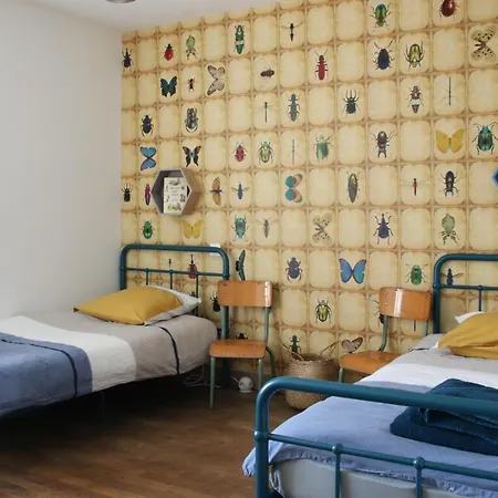 Le Vieil Home, Au Pied De La Cite Medievale