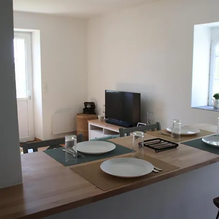 Ferienhaus Le Vieil Home, Au Pied De La Cite Medievale La Haute-Chapelle