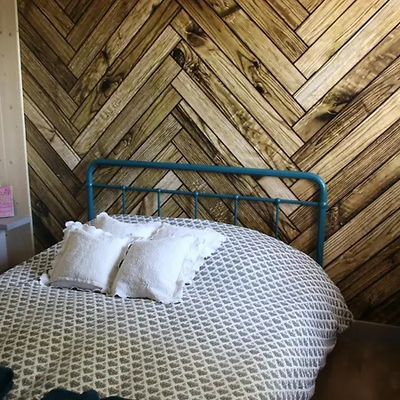 Le Vieil Home, Au Pied De La Cite Medievale La Haute-Chapelle