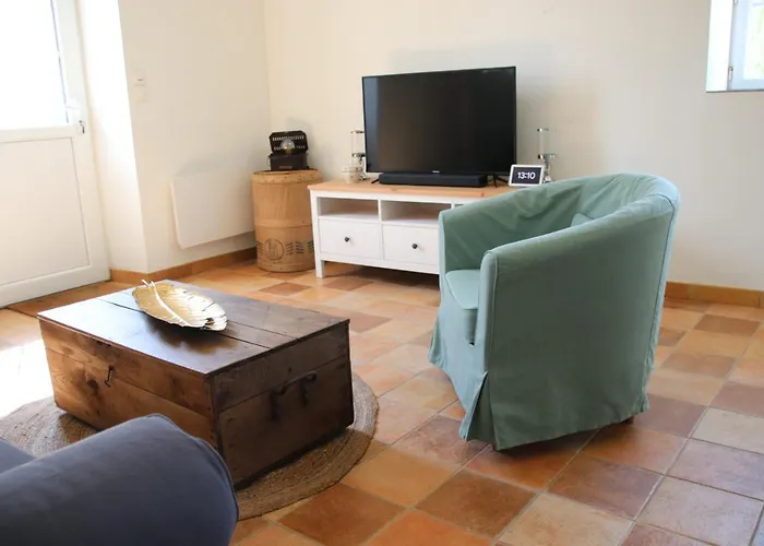 Le Vieil Home, Au Pied De La Cite Medievale La Haute-Chapelle